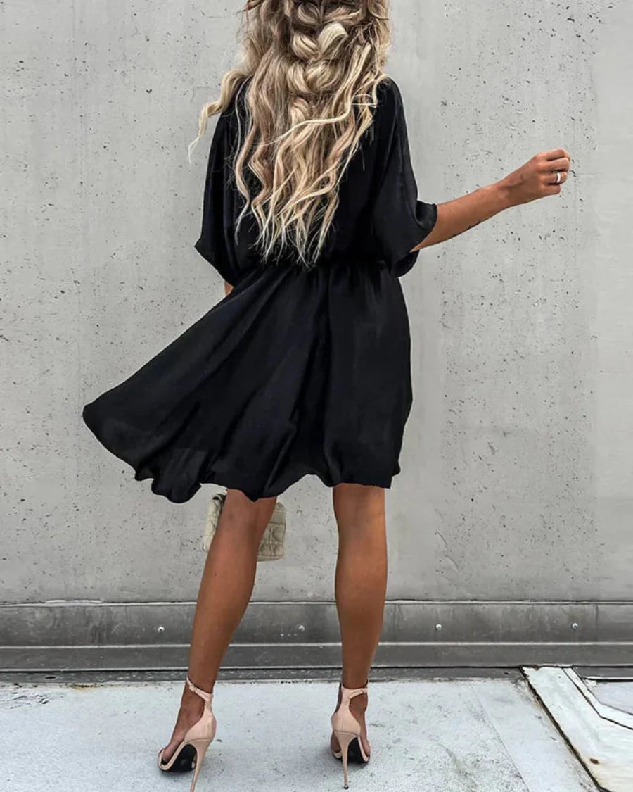 Nomi™ - Elegant Flödande Klänning för en Stilfull Look