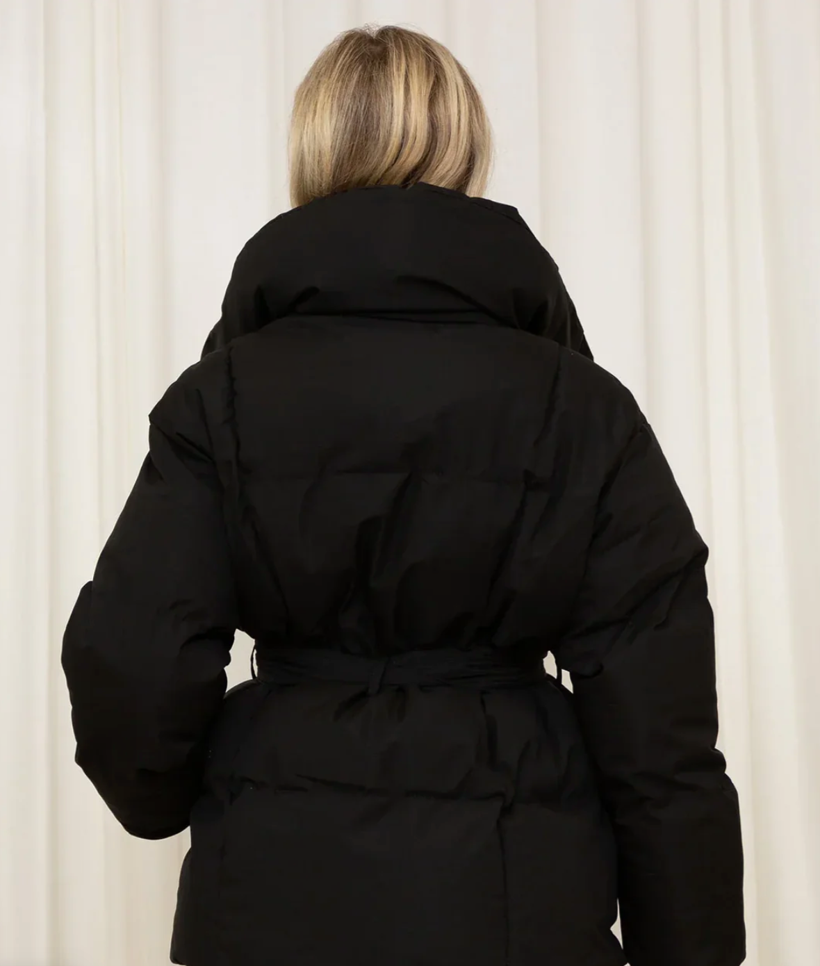 NOMI™ - Elegant Polstrad Jacka